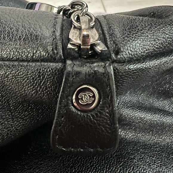 CHANEL Large Chain Trim Luxe Ligne Bowler Boston Bag - Picture 7 of 14